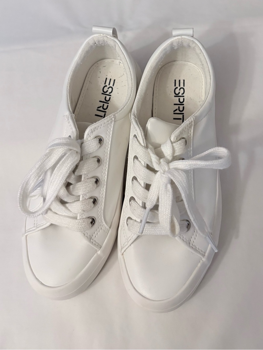 Esprit Women’s Classic White Lace-Up Low-Top Sneakers